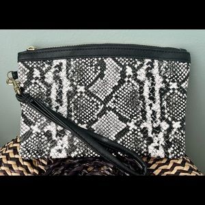 Snakeskin Accessories Wristlet Clutch